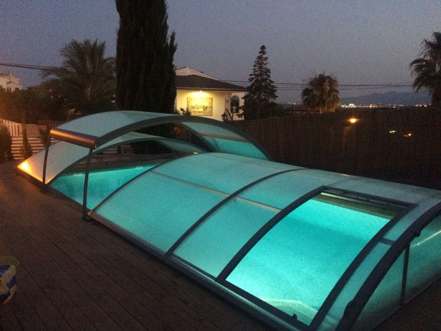 Piscina con iluminación