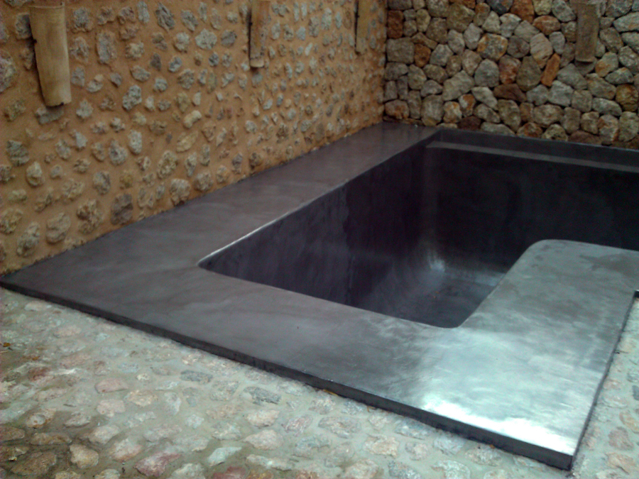 piscina con microcemento gris acero (despues)