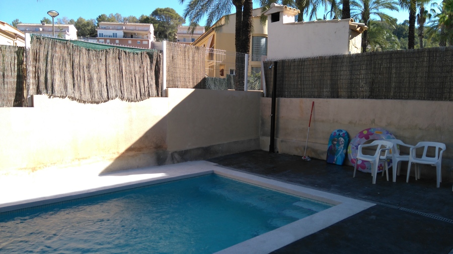 Piscina de obra y ducha terminado