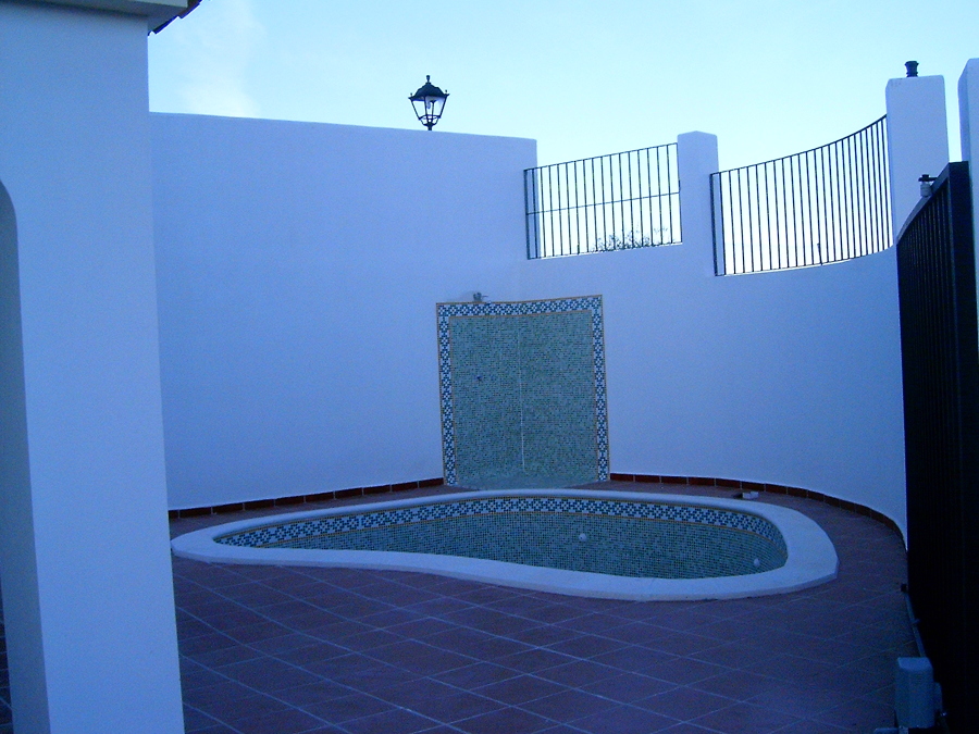 piscina de vivienda de esquina