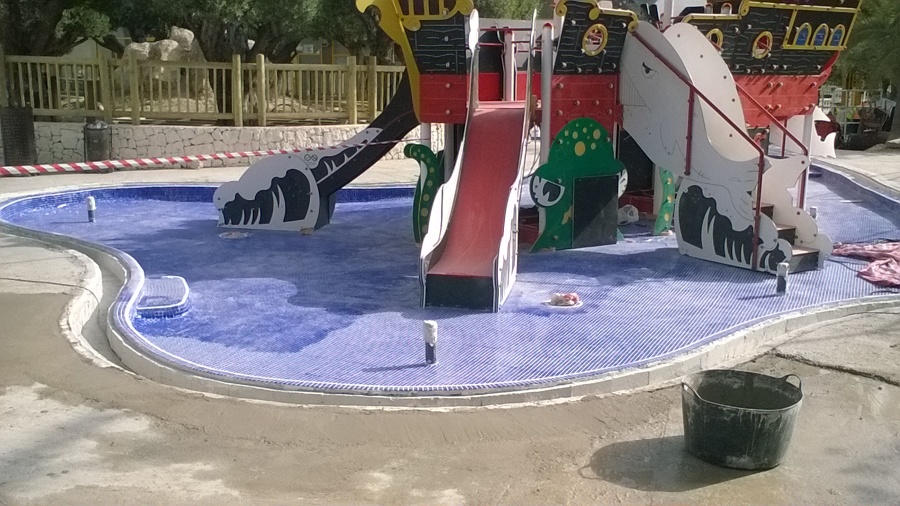 piscina desbordante en hotel de Benidorm