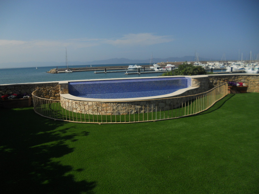 Piscina desbordante infantil