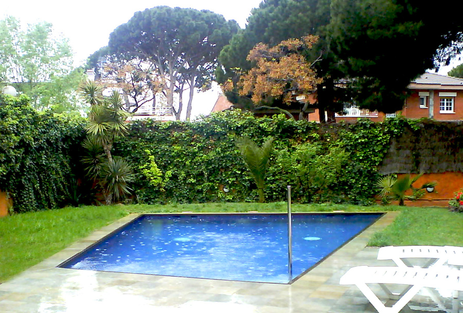 Piscina en castelldefels , agua salada