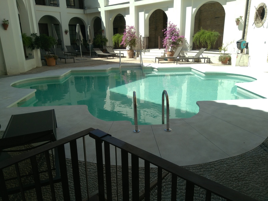 Piscina en Hotel NH Amistad (Córdoba)