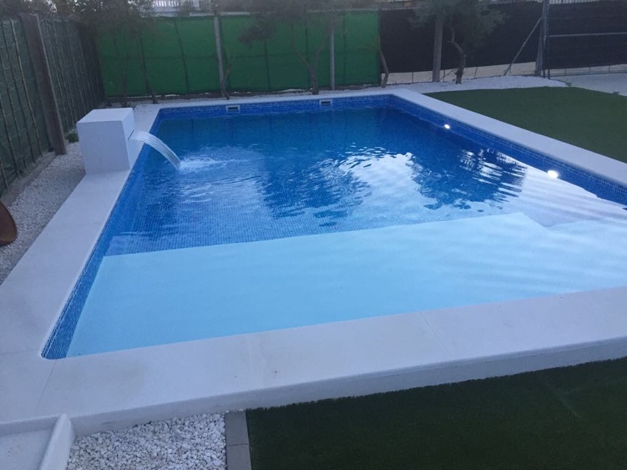 Piscina inteligente con domotica.
