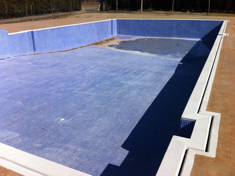 Piscina municipal de La Yesa (Valencia)