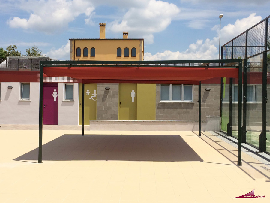 PISCINA MUNICIPAL DE SILS. PÉRGOLA DE ALUMINIO CON TOLDO CORREDERO