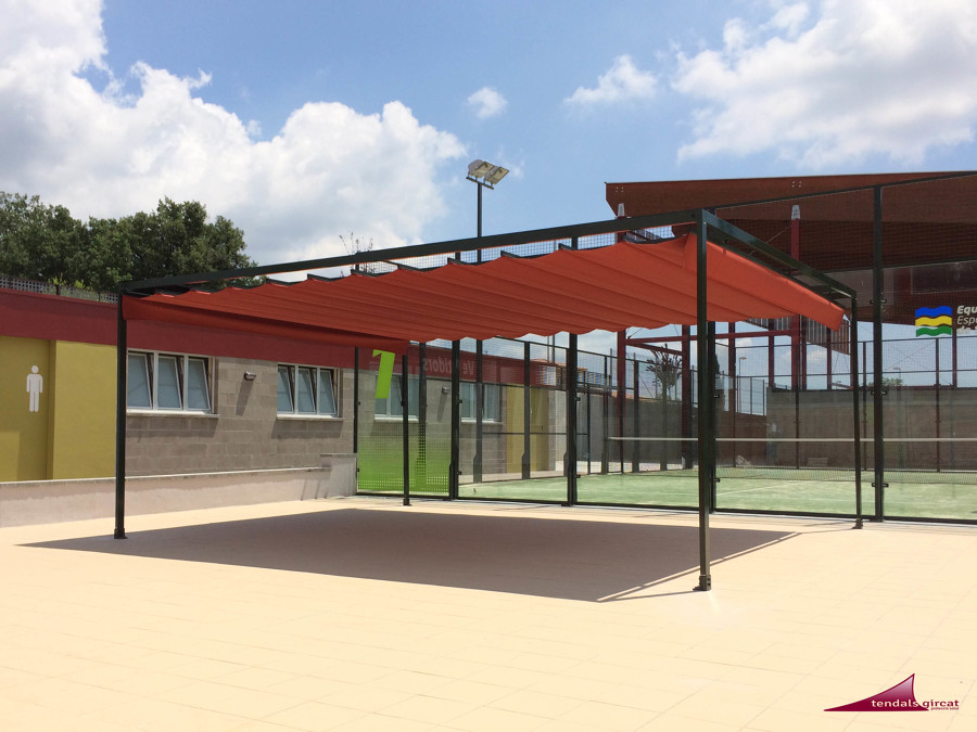 PISCINA MUNICIPAL DE SILS. PÉRGOLA DE ALUMINIO CON TOLDO CORREDERO
