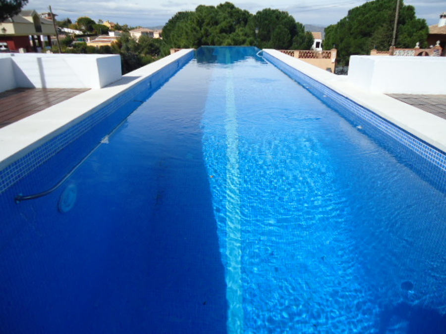 Piscina sobre rasante - calle de nado 18x3 m