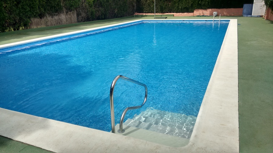 piscina terminada y llena