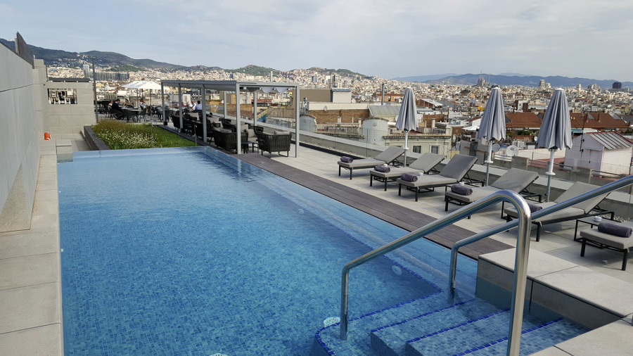 piscina transparente