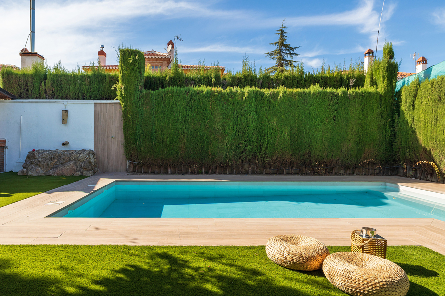 Piscina y exteriores