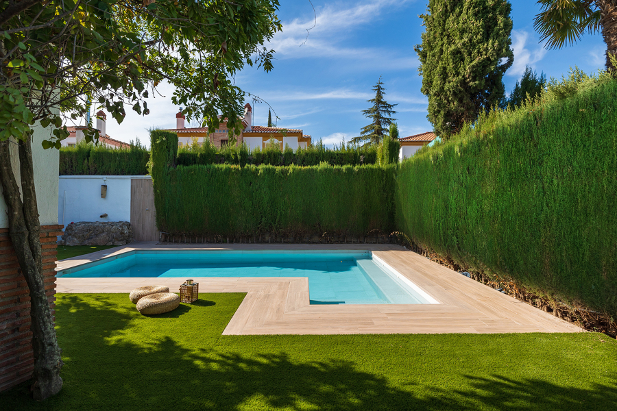 Piscina y exteriores