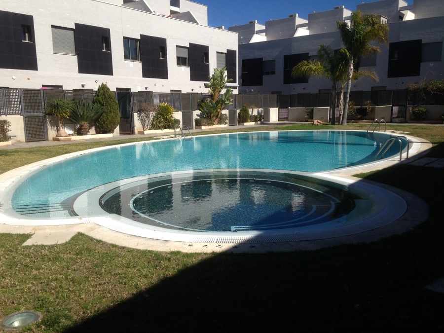 Piscina y jazucci