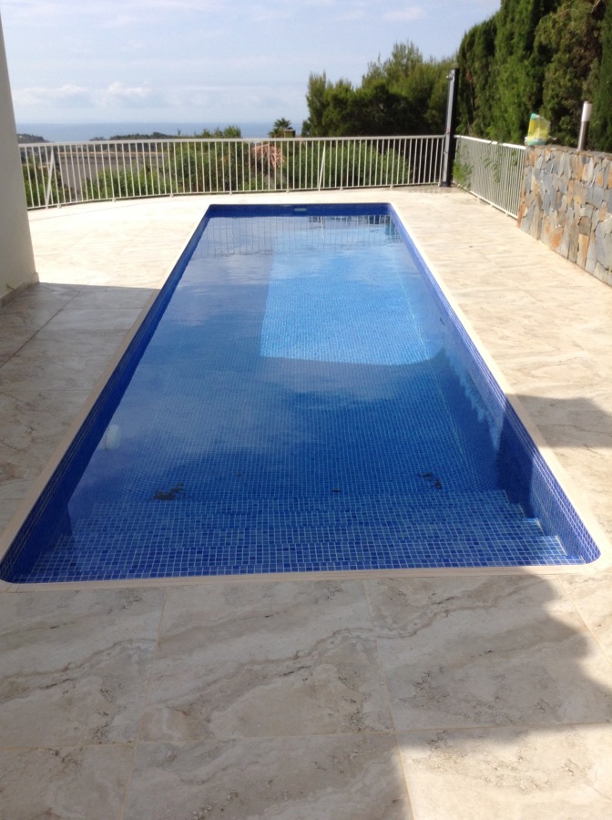 piscina y terraza
