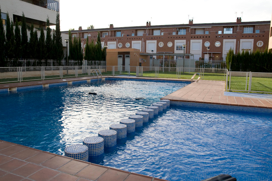 Piscina y zonas comunes