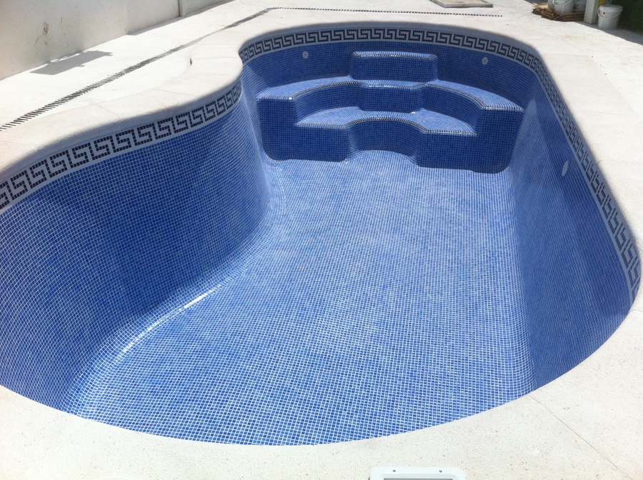 Piscinas de poliester con gresite
