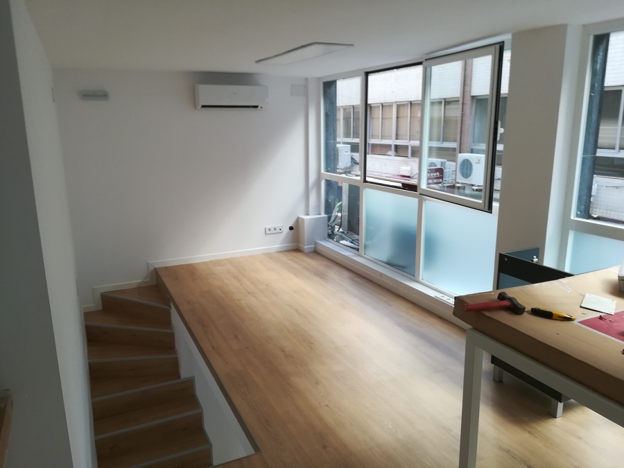 Piso superior y escaleras terminadas