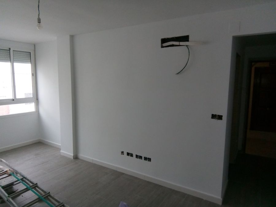 piso terminado entero de blanco