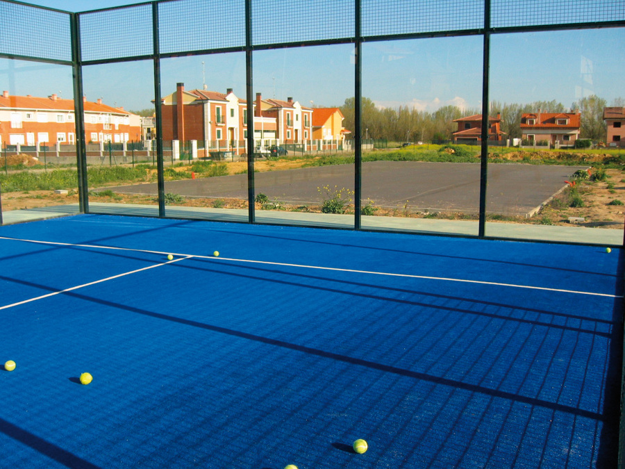 pista de padel azul