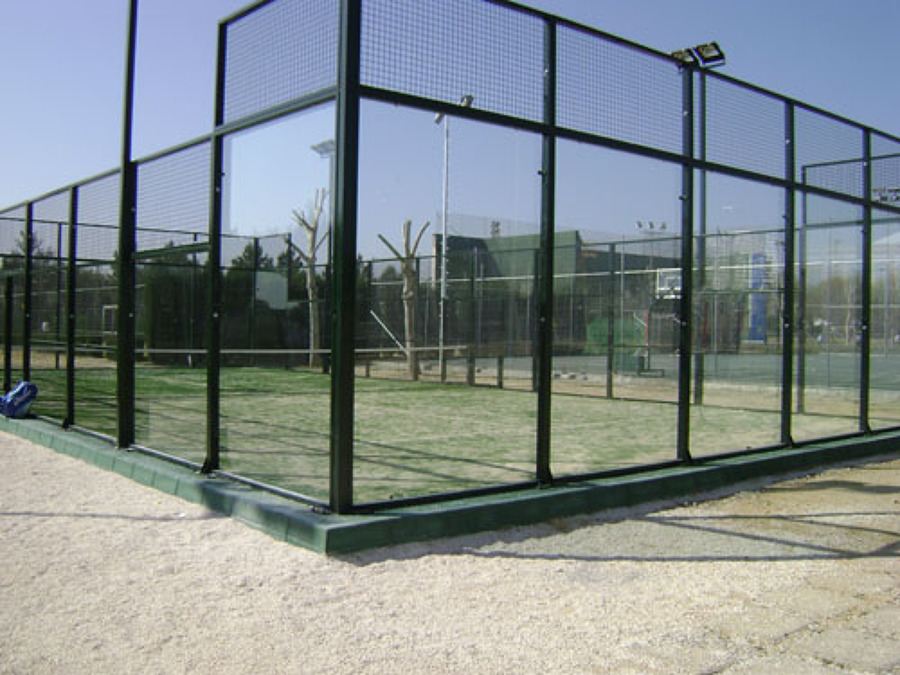 pista de padel verde