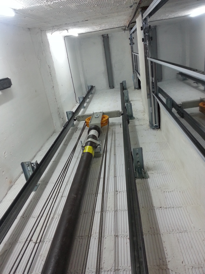 Piston y guías del ascensor