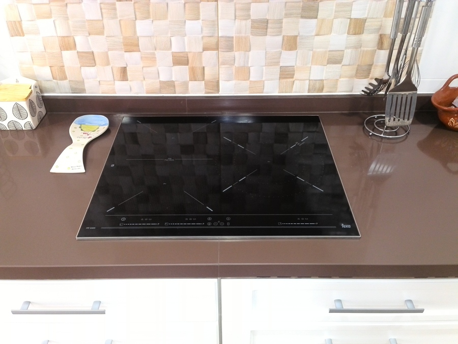 placa con bisel metálico...