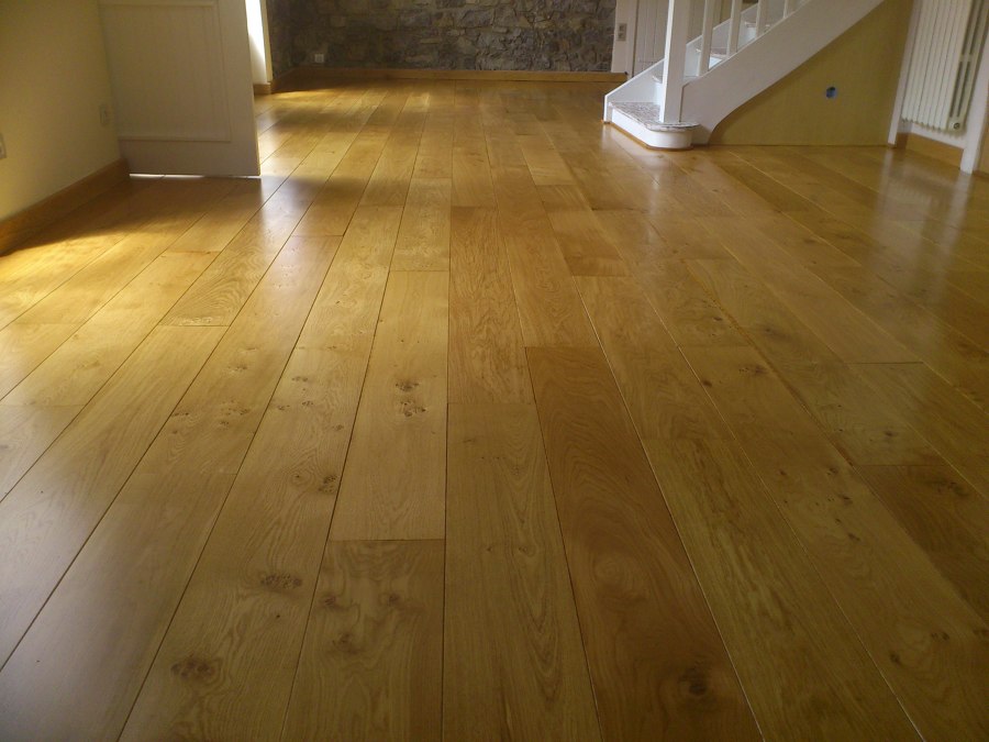 planta baja, aceite-cera en suelos roble..et.