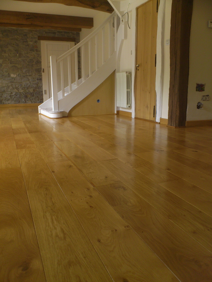 planta baja, aceite-cera en suelos roble..et.