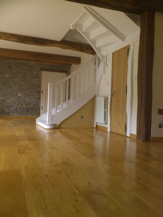 planta baja, aceite-cera en suelos roble..et.