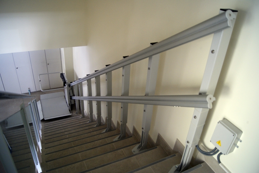 PLATAFORMA SALVA ESCALERAS RECTA JOVAL