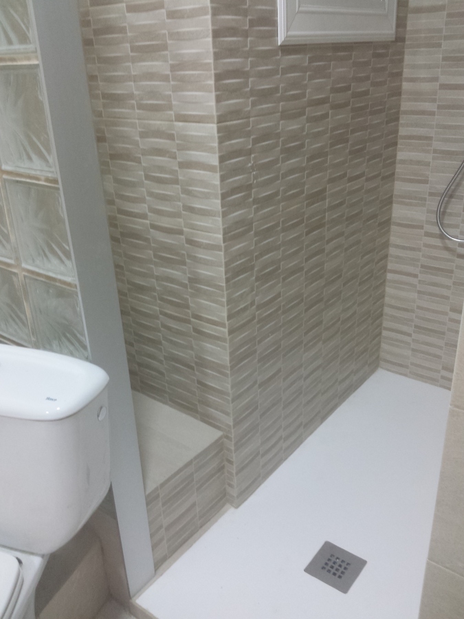 Plato de ducha compacto de resina 