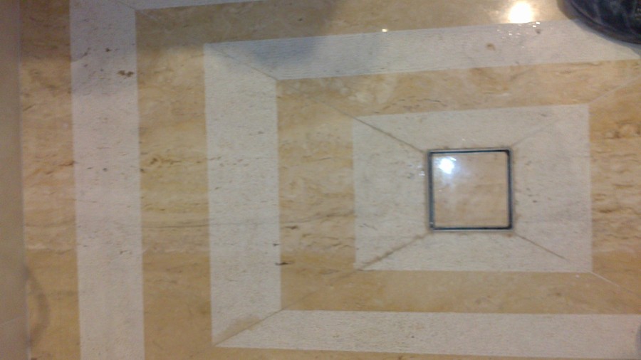 Plato de ducha en mármol travertino romano