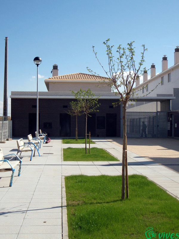 Plaza pública que rodea la promoción en Utebo