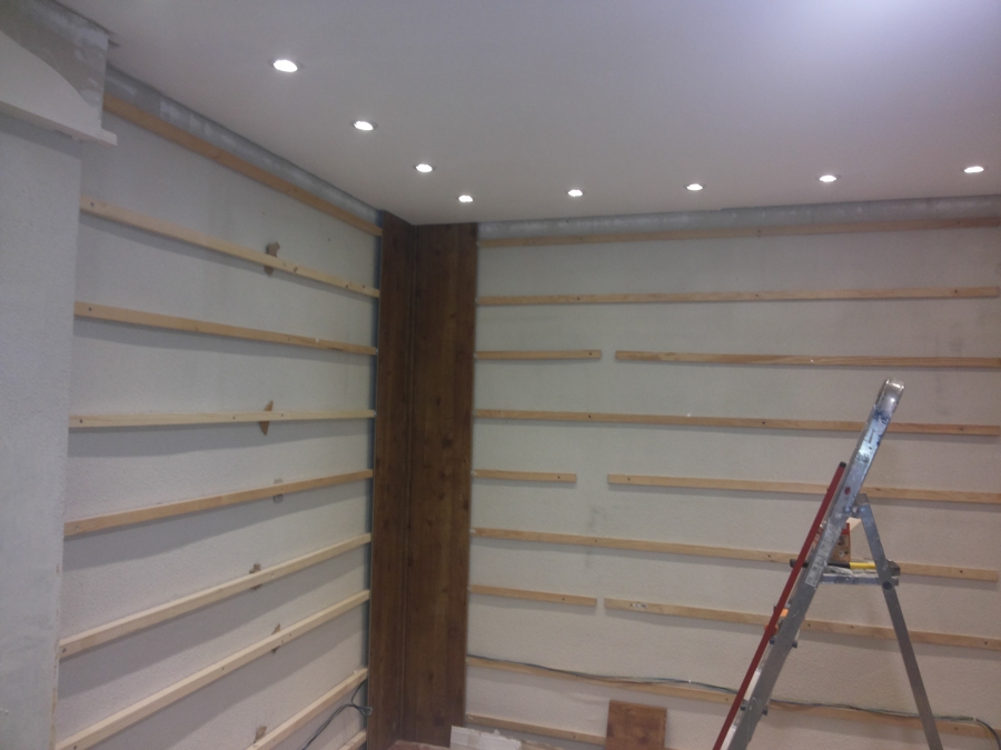 Poniendo friso sobre rastreles, comenzamos