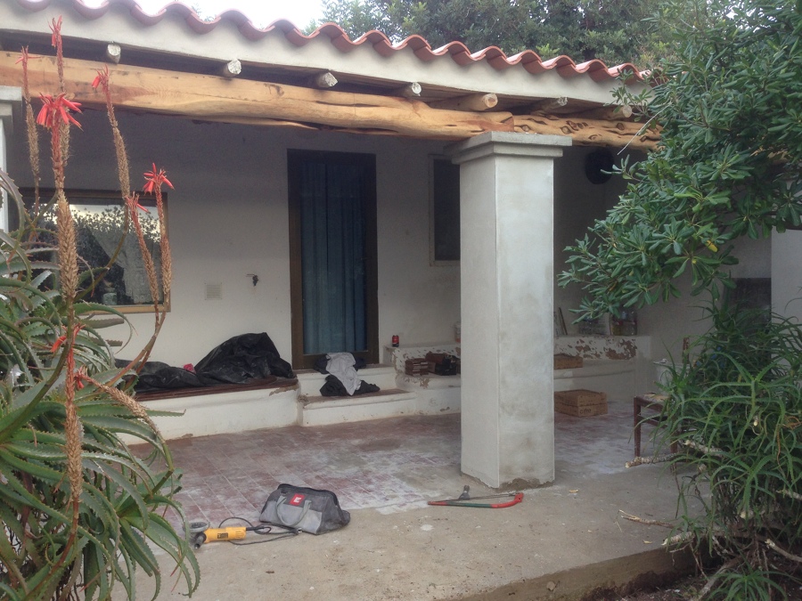 Porchada con línea de tejas terminada