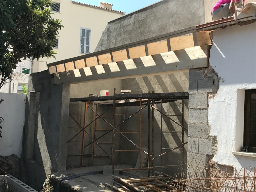 PORCHE EN CONSTRUCCIÓN