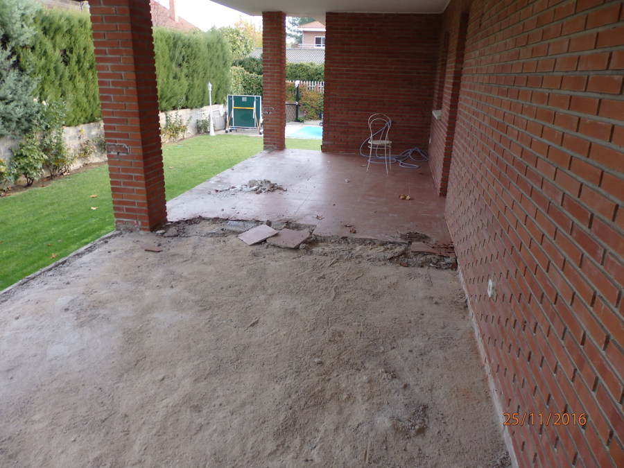 Porche metido a salón. Planta baja