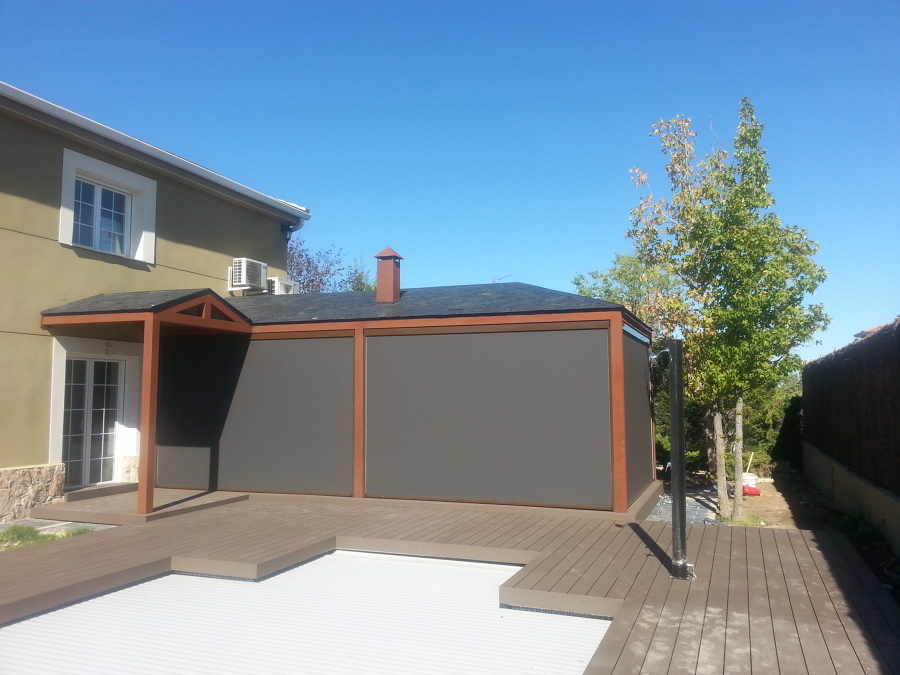 Porche vista exterior - toldos verticales mecanizados