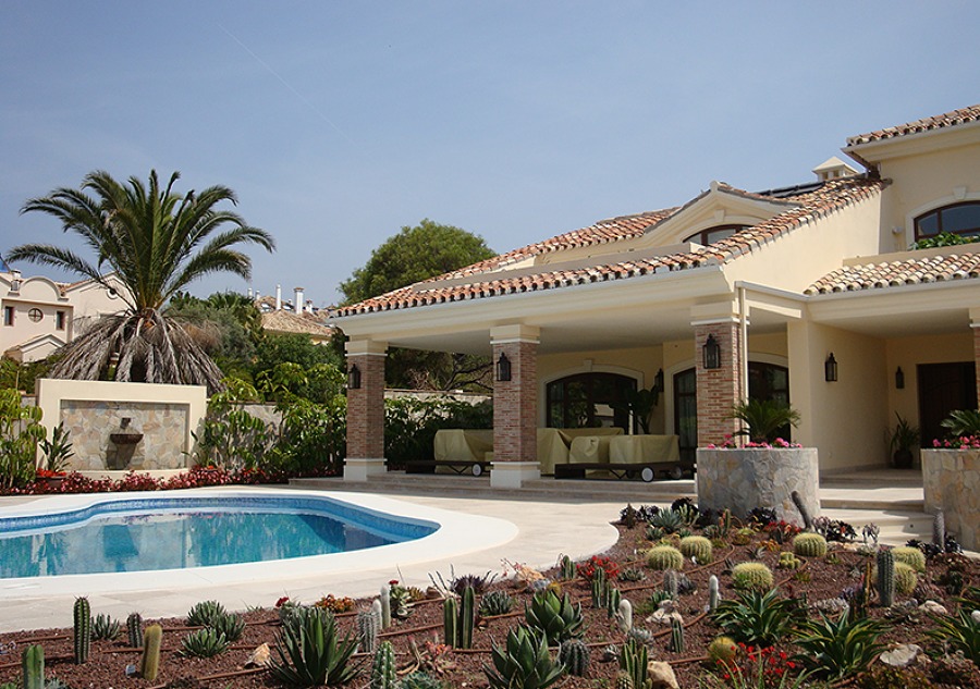 Porches nuevos en la Vivienda Ampliada y Reformada en Marbella