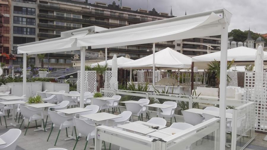 PORTERIA BI-TOLDO CON TEJADILLO, ENTRETOLDOS Y MAMPARAS CAFE DE LA CONCHA
