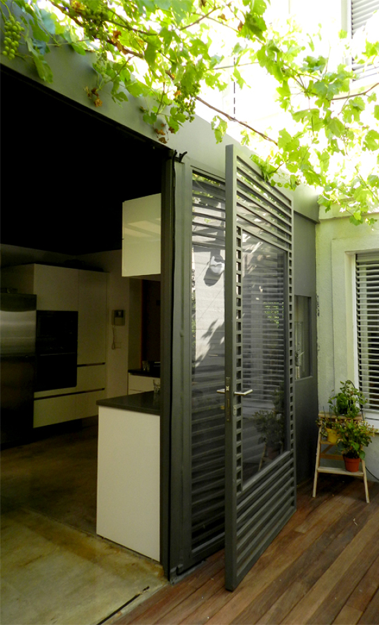 Portón abatible de la cocina