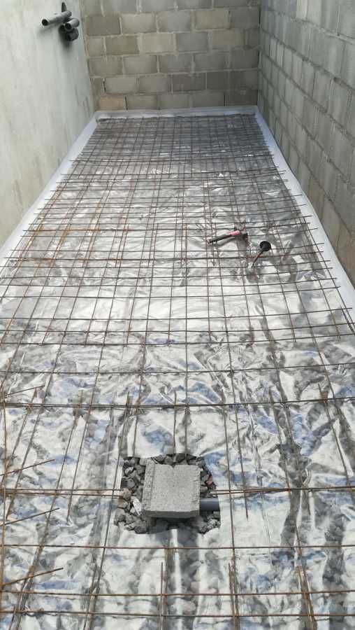 Preparación de la solera del local técnico.