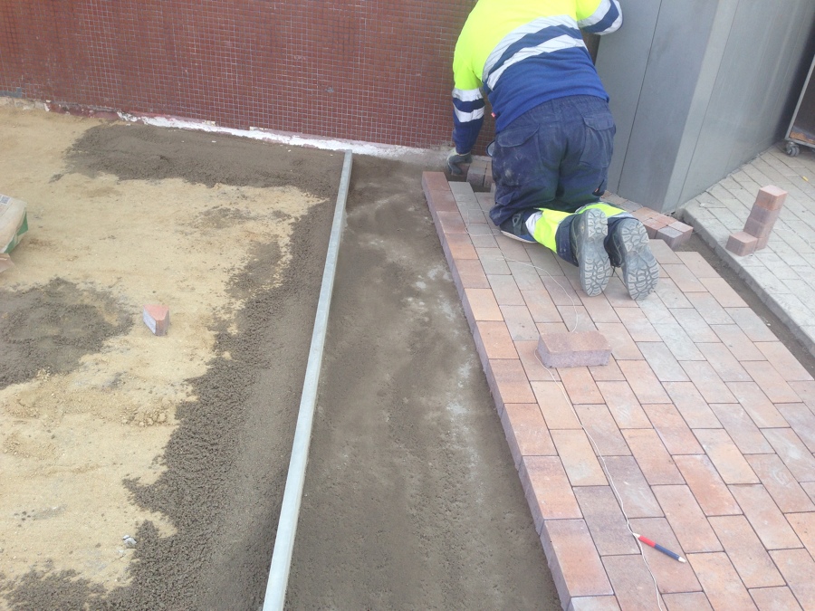 Preparacion de soporte y colocación adoquines