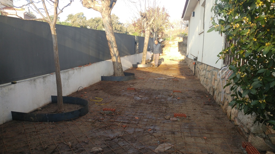 PREPARANDO HORMIGONADO Y ENCOFRANDO ALCORQUES