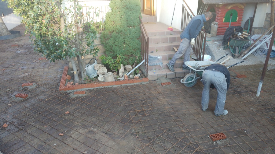 PREPARANDO TERRENO PARA HORMIGONADO Y POSTERIOR SOLADO