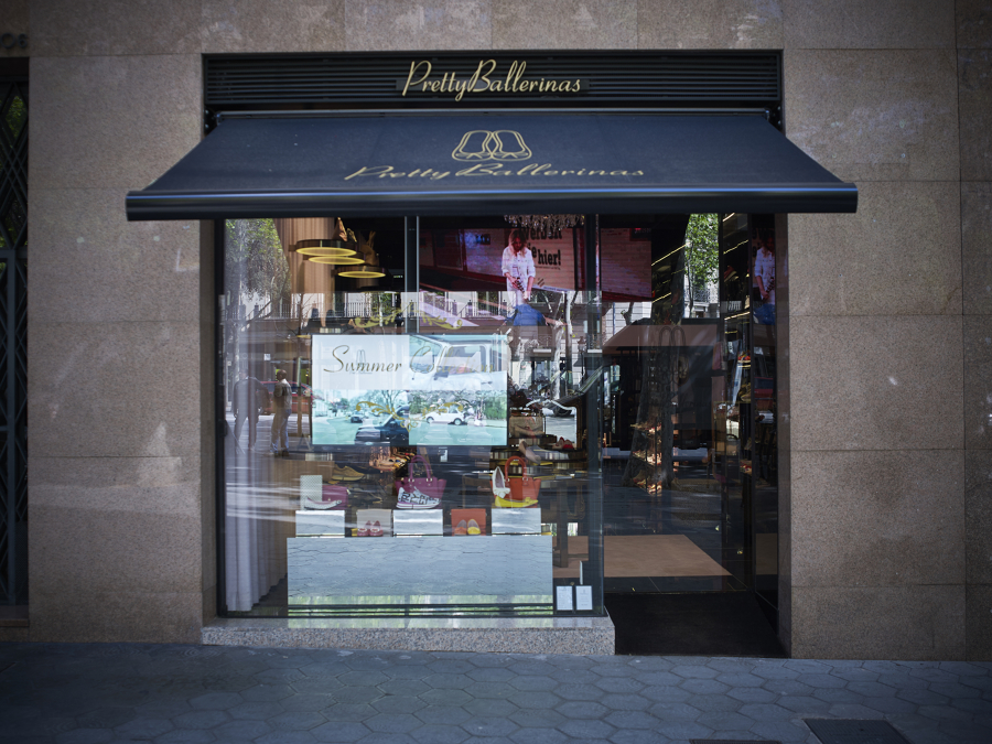 Pretty Baillerinas Paseo de Gracia Barcelona