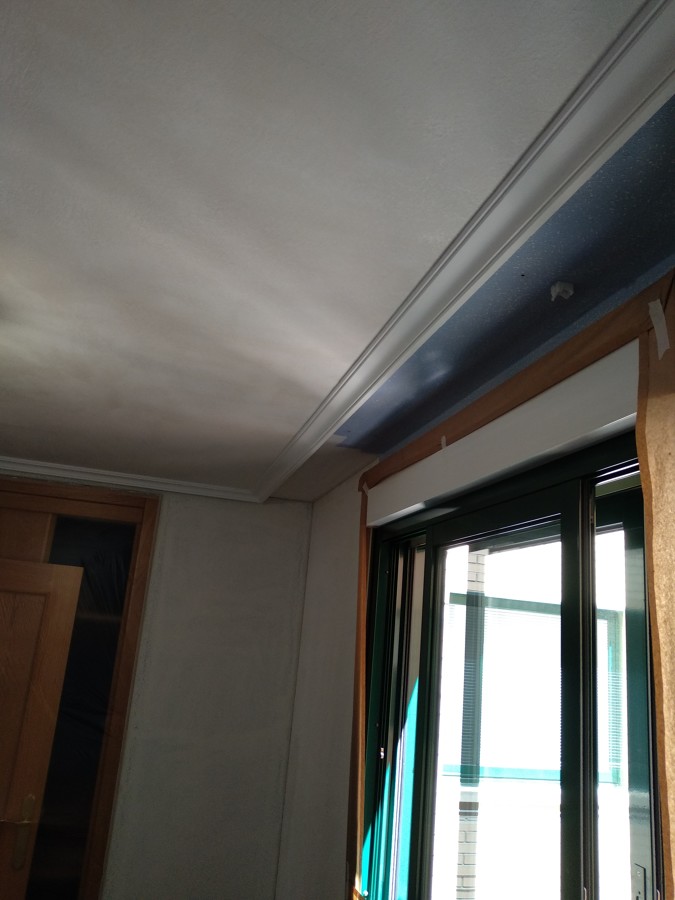 Primera mano de masilla renovación