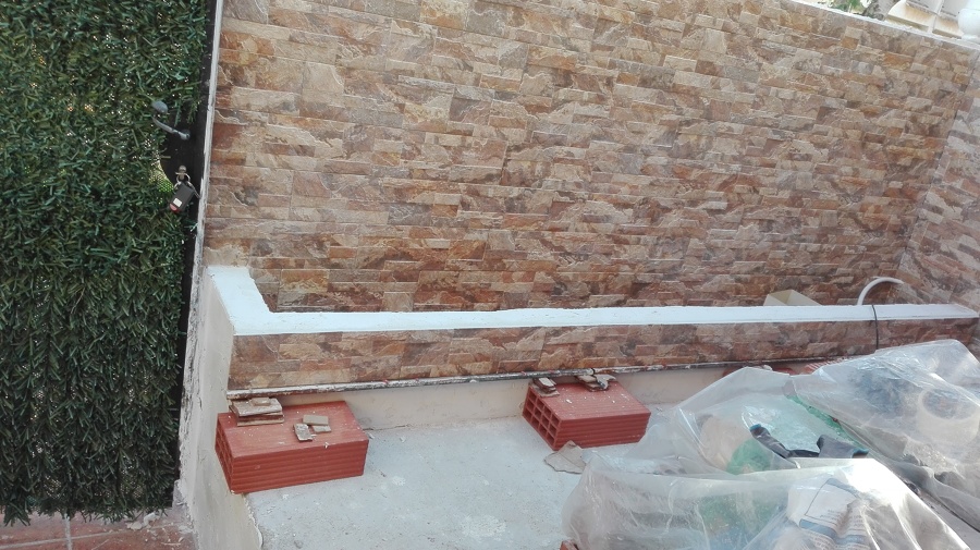 Proceso alicatado jardinera