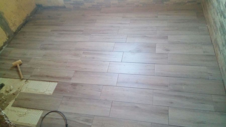 PROCESO DE COLOCACIÓN DEL PAVIMENTO IMITACIÓN MADERA